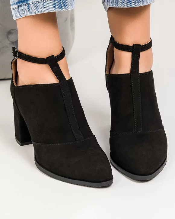 Botine dama piele naturala intoarsa negre cu decupaj si inchidere catarama WIZ53