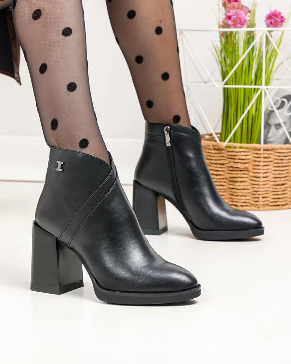 Botine - Botine dama piele naturala negre cu toc gros si varf rotund SN5003