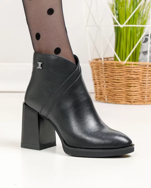 Botine dama piele naturala negre cu toc gros si varf rotund SN5003