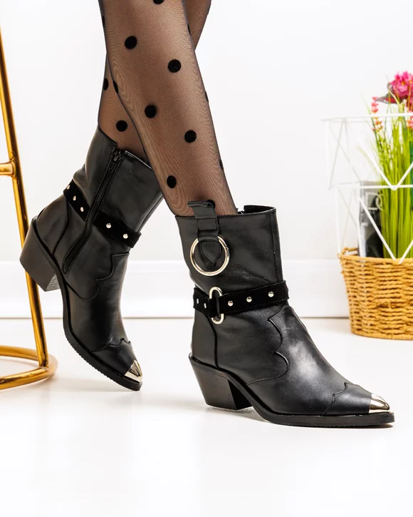 Ciocate dama piele naturala negre cu accesorii metalice POL234