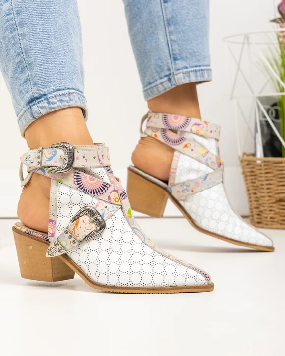 Ciocate de vara piele naturala albe perforate si curele cu print multicolor POL281