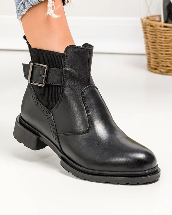 Ghete captusite piele naturala negre cu inchidere fermoar si insertie elastica IN022
