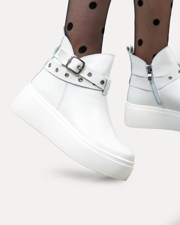 Ghete dama piele naturala albe captusite cu talpa groasa si barete decorative T7000