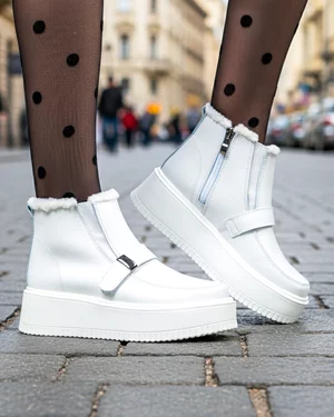 Ghete - Ghete dama piele naturala albe imblanite cu insertie elastica si inchidere fermoar T6078