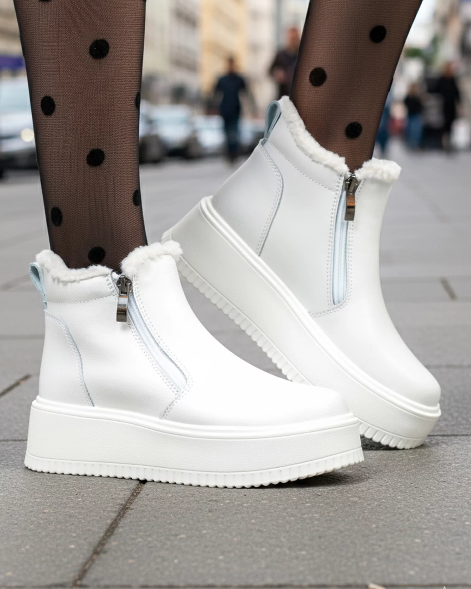 ghete-dama-piele-naturala-albe-imblanite-cu-talpa-groasa-si-inchidere-fermoar-t7008-98947-2.webp