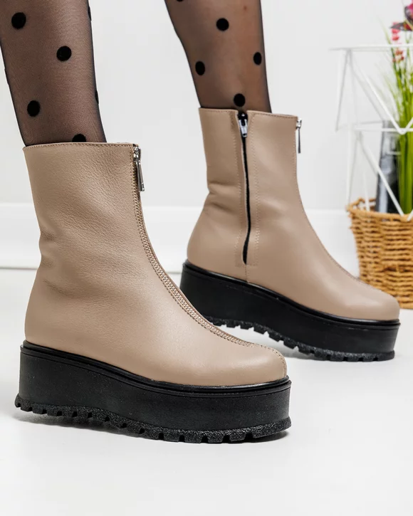 Ghete - Ghete dama piele naturala bej cu inchidere fermoar si talpa groasa PCI077