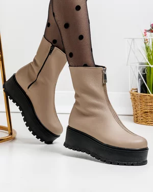 Ghete dama piele naturala bej cu inchidere fermoar si talpa groasa PCI077