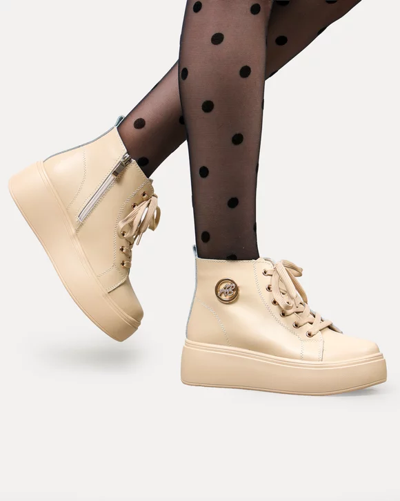 Ghete dama piele naturala imblanite bej cu accesoriu metalic T7022