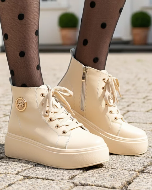 Ghete dama piele naturala imblanite bej cu accesoriu metalic T7022