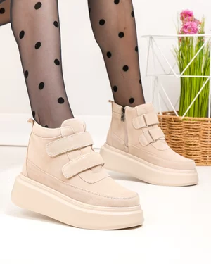 Ghete dama piele naturala intoarsa bej cu inchidere fermoar si barete cu scai T7005