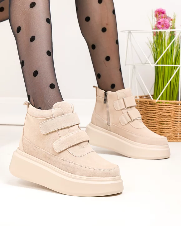 Ghete dama piele naturala intoarsa bej cu inchidere fermoar si barete cu scai T7005