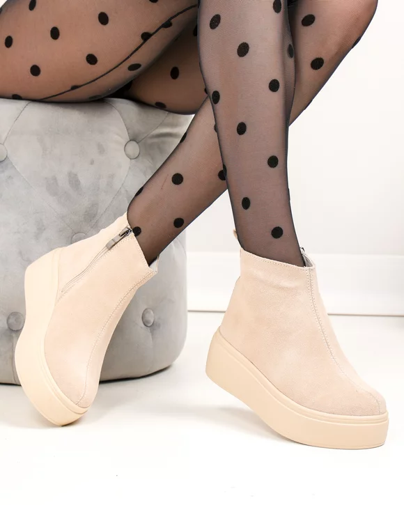 Ghete dama piele naturala intoarsa captusite bej cu inchidere fermoar T7027