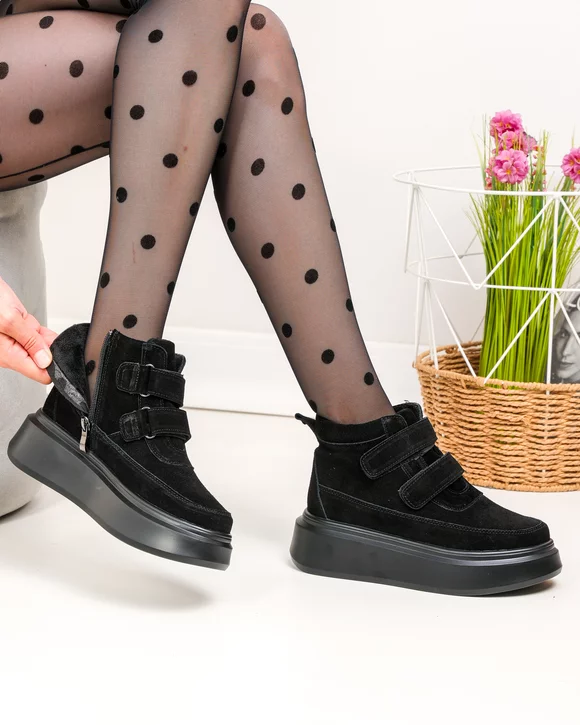 Ghete dama piele naturala intoarsa negre captusite T7005