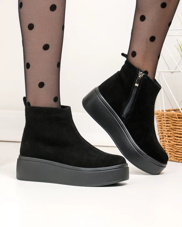 Ghete dama piele naturala intoarsa negre captusite T7027