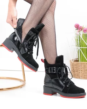 Ghete dama piele naturala intoarsa negre cu inchidere fermoar si catarama decorativa PCI013V