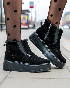 Ghete - Ghete dama piele naturala intoarsa negre cu talpa groasa imblanite T6078