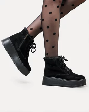 Ghete dama piele naturala intoarsa negre imblanite cu talpa groasa T7018