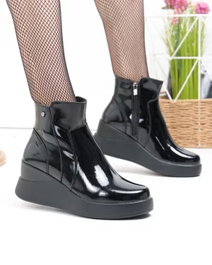 Ghete dama piele naturala lacuita negre cu inchidere fermoar si talpa groasa F002-289