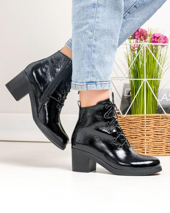 Ghete dama piele naturala lacuita negre cu inchidere fermoar si toc gros PCI082