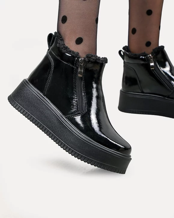 Ghete dama piele naturala lacuita negre cu talpa groasa imblanite T7008
