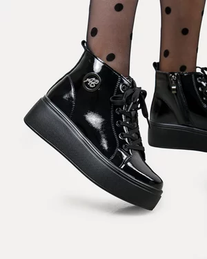 Ghete - Ghete dama piele naturala lacuita negre imblanite cu accesoriu metalic T7022