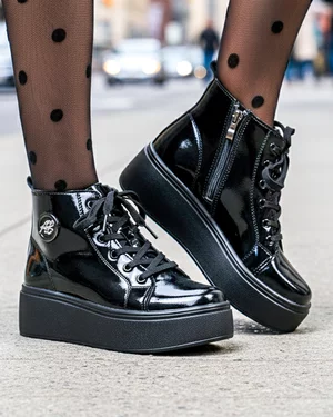 Ghete - Ghete dama piele naturala lacuita negre imblanite cu accesoriu metalic T7022