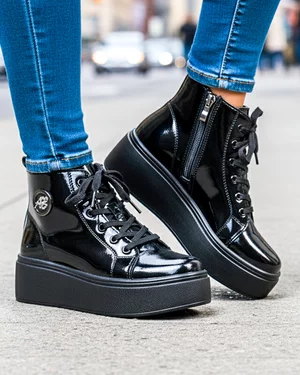 Ghete - Ghete dama piele naturala lacuita negre imblanite cu accesoriu metalic T7022