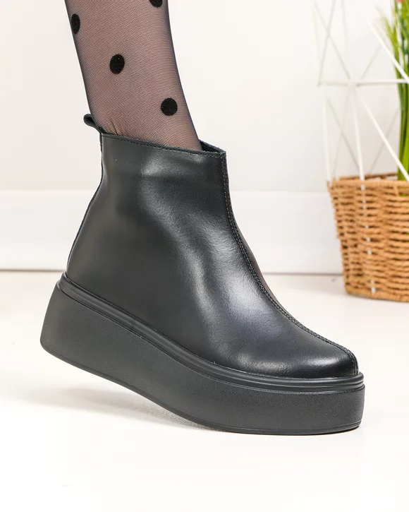 Ghete dama piele naturala negre captusite cu inchidere fermoar T7027