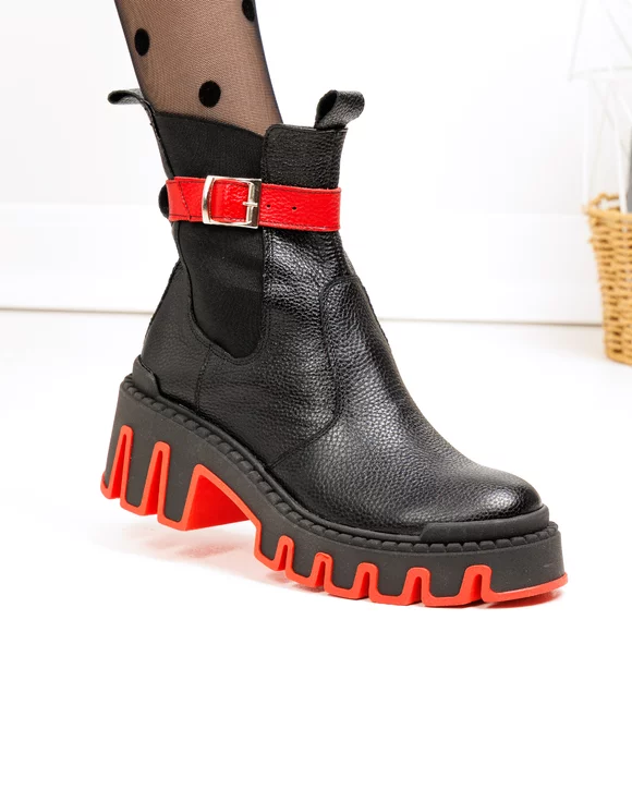 Ghete dama piele naturala negre cu insertie elastica si inchidere slip-on POL256