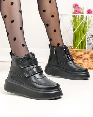 Ghete - Ghete dama piele naturala negre cu varf rotund si inchidere fermoar si scai T7005