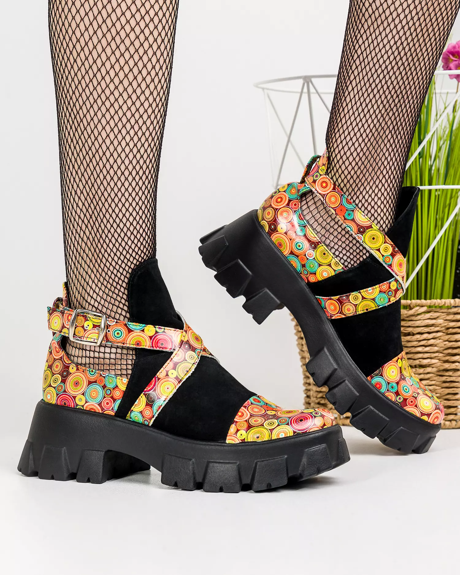 ghete-de-vara-piele-naturala-intoarsa-negre-cu-imprimeu-pastel-pol170-49696-2.webp