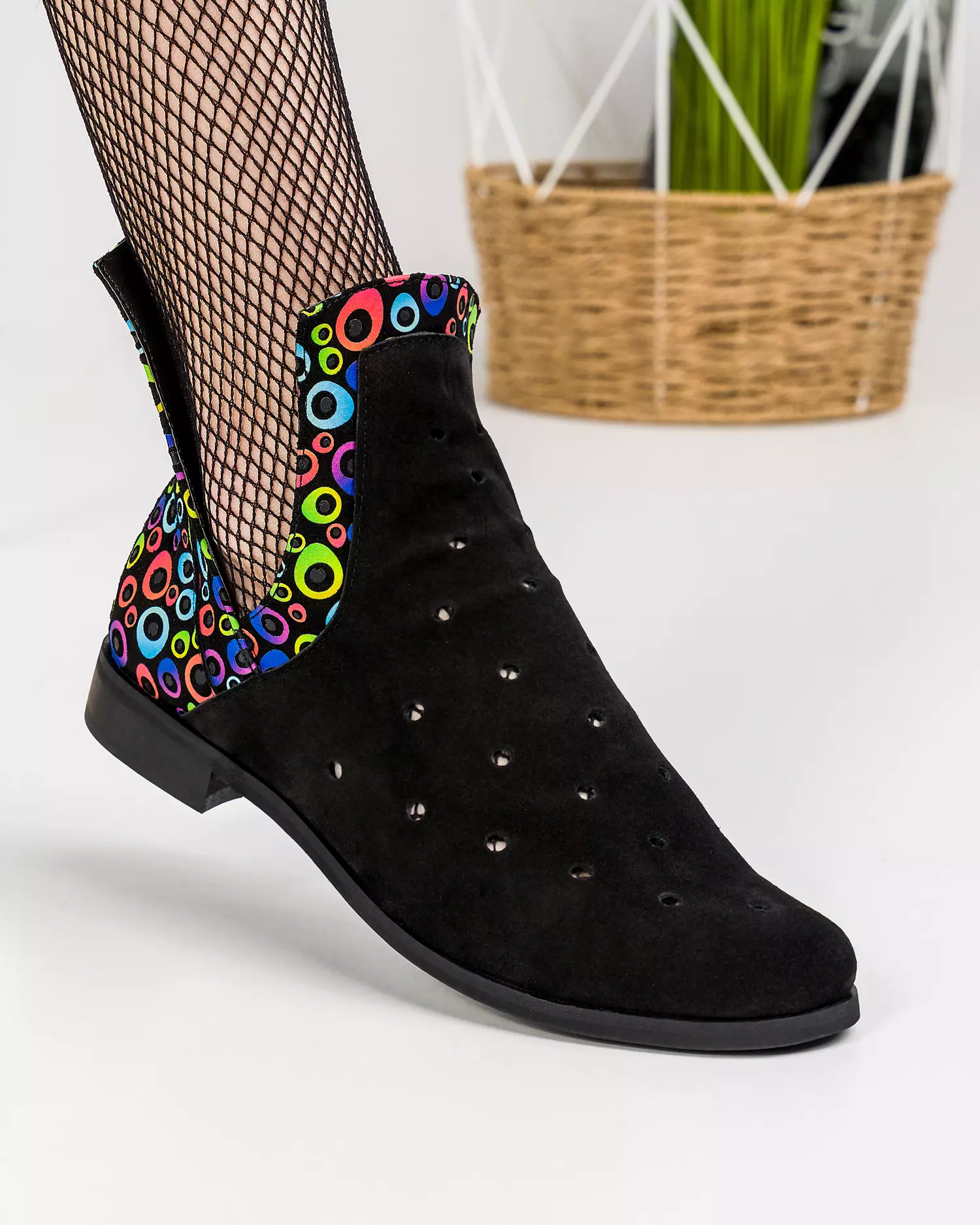 ghete-de-vara-piele-naturala-intoarsa-negre-cu-perforatii-si-model-color-pol177-51259-2.webp