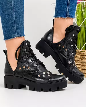 Ghete de vara piele naturala negre cu perforatii sigilate metalic POL172