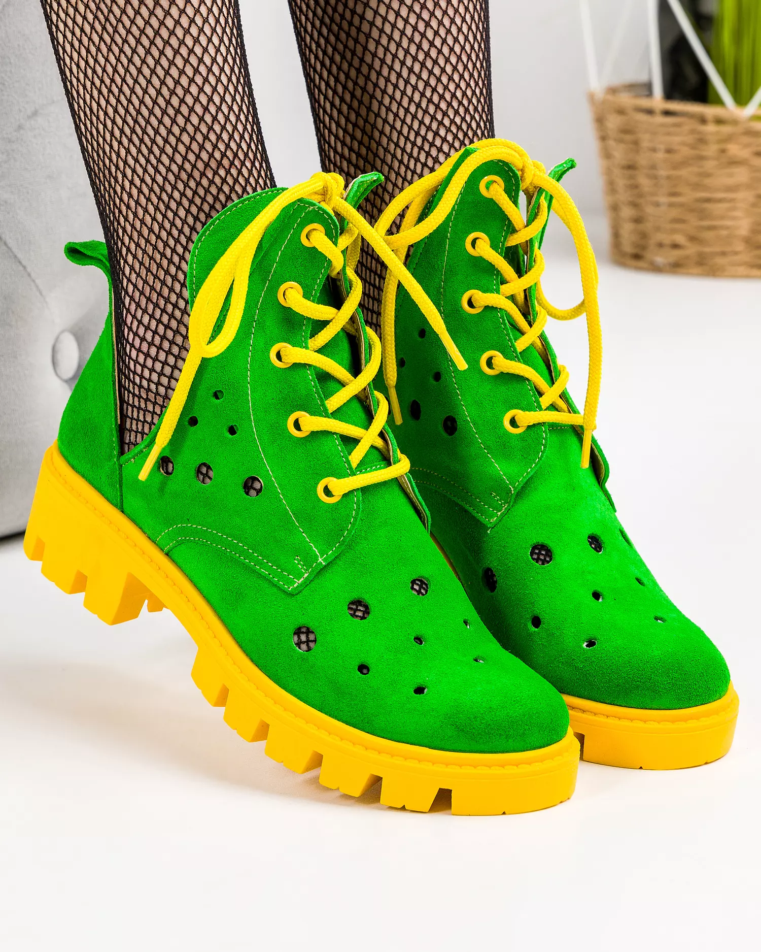 ghete-de-vara-piele-naturala-verzi-cu-talpa-galbena-perforate-pol163-47272-2.webp