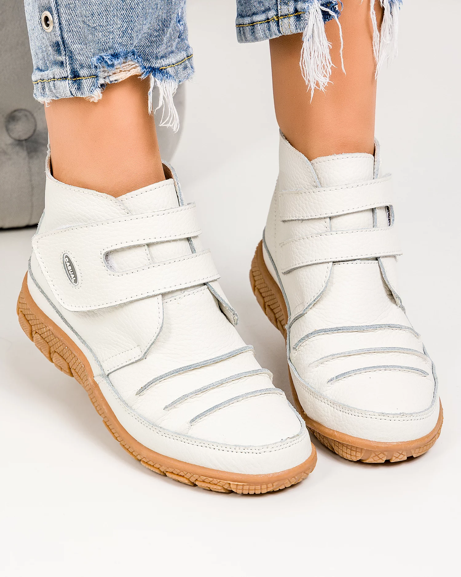 ghete-imblanite-piele-naturala-noba-albe-927-63538-2.webp