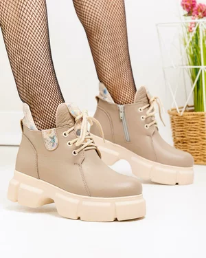 Ghete - Ghete scurte dama piele naturala bej inchis cu imprimeu floral PCI075