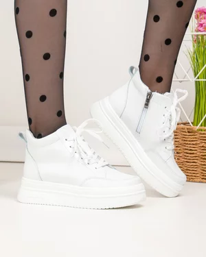 Ghete - Ghete scurte dama piele naturala captusite albe cu talpa groasa T7026