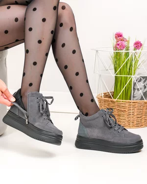 Ghete scurte dama piele naturala intoarsa captusite cu talpa groasa si inchidere fermoar T7026