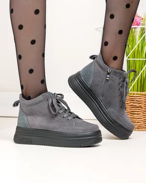 Ghete - Ghete scurte dama piele naturala intoarsa captusite cu talpa groasa si inchidere fermoar T7026