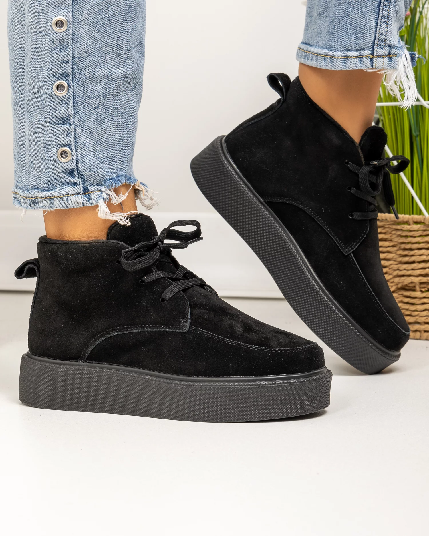 ghete-scurte-dama-piele-naturala-intoarsa-negre-captusite-aw2023-1-81277-2.webp