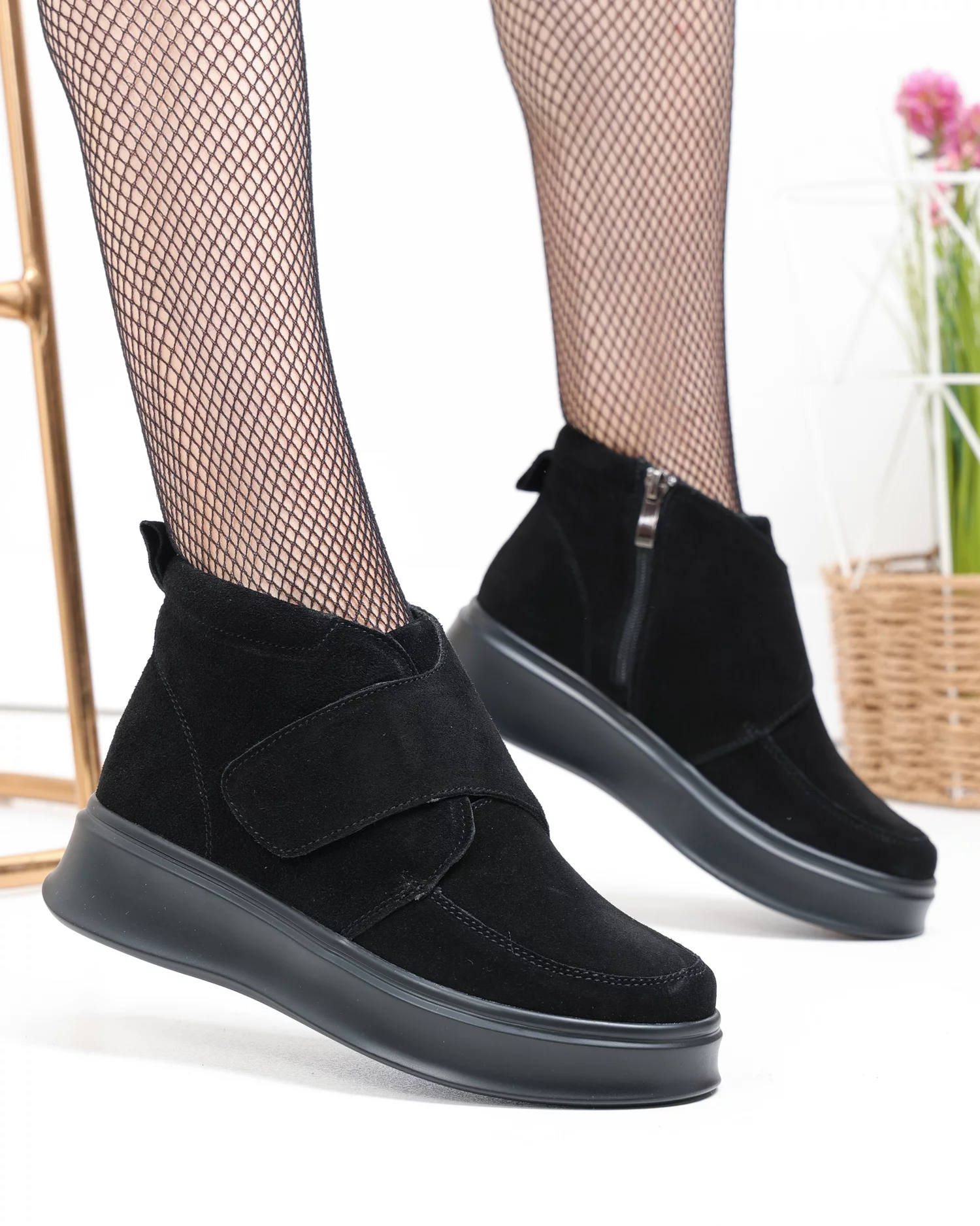 ghete-scurte-dama-piele-naturala-intoarsa-negre-cu-inchidere-fermoar-si-scai-t3085-82645-2.webp