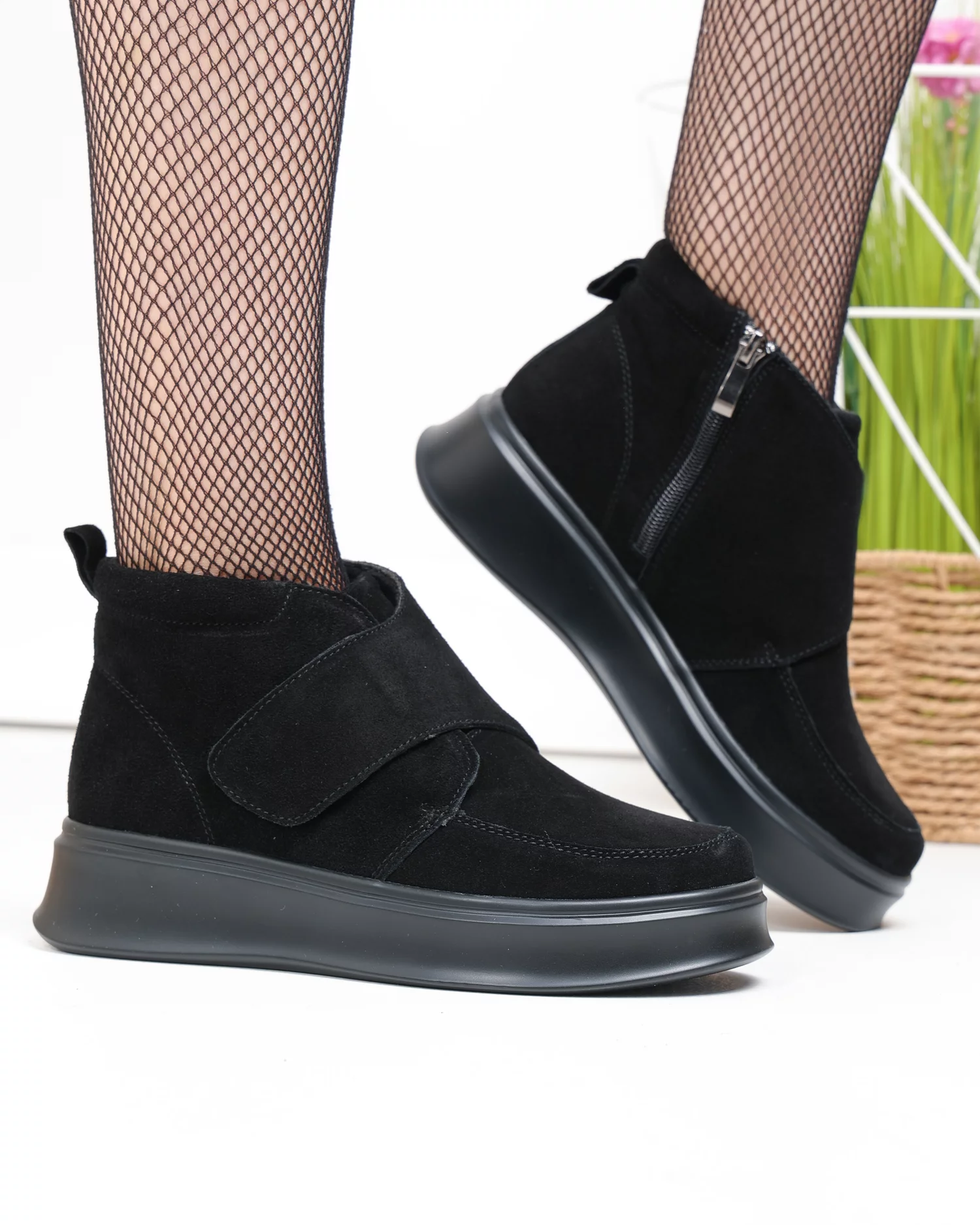 ghete-scurte-dama-piele-naturala-intoarsa-negre-cu-inchidere-fermoar-si-scai-t3085-82654-2.webp