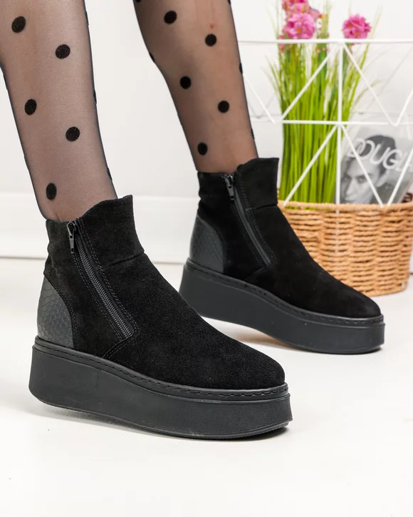 Ghete scurte dama piele naturala intoarsa negre cu inchidere fermoar si talpa groasa PCI081V