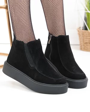 Ghete scurte dama piele naturala intoarsa negre cu insertie elastica si fermoar T3086