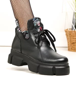 Ghete scurte dama piele naturala negre cu inchidere fermoar si imprimeu floral PCI075