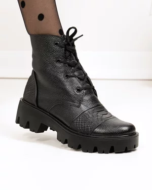 Ghete scurte dama piele naturala negre cu inchidere sireturi POL247