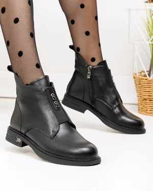 Ghete scurte dama piele naturala negre cu insertie elastica si aplicatii metalice TN6454