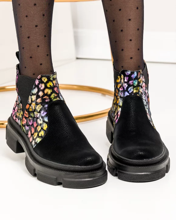 Ghete scurte piele naturala cu print multicolor si insertie elastica cu inchidere slip-on POL229