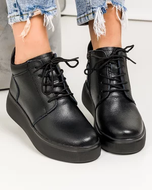 Ghete scurte piele naturala negre captusite cu talpa groasa si inchidere fermoar T-5106