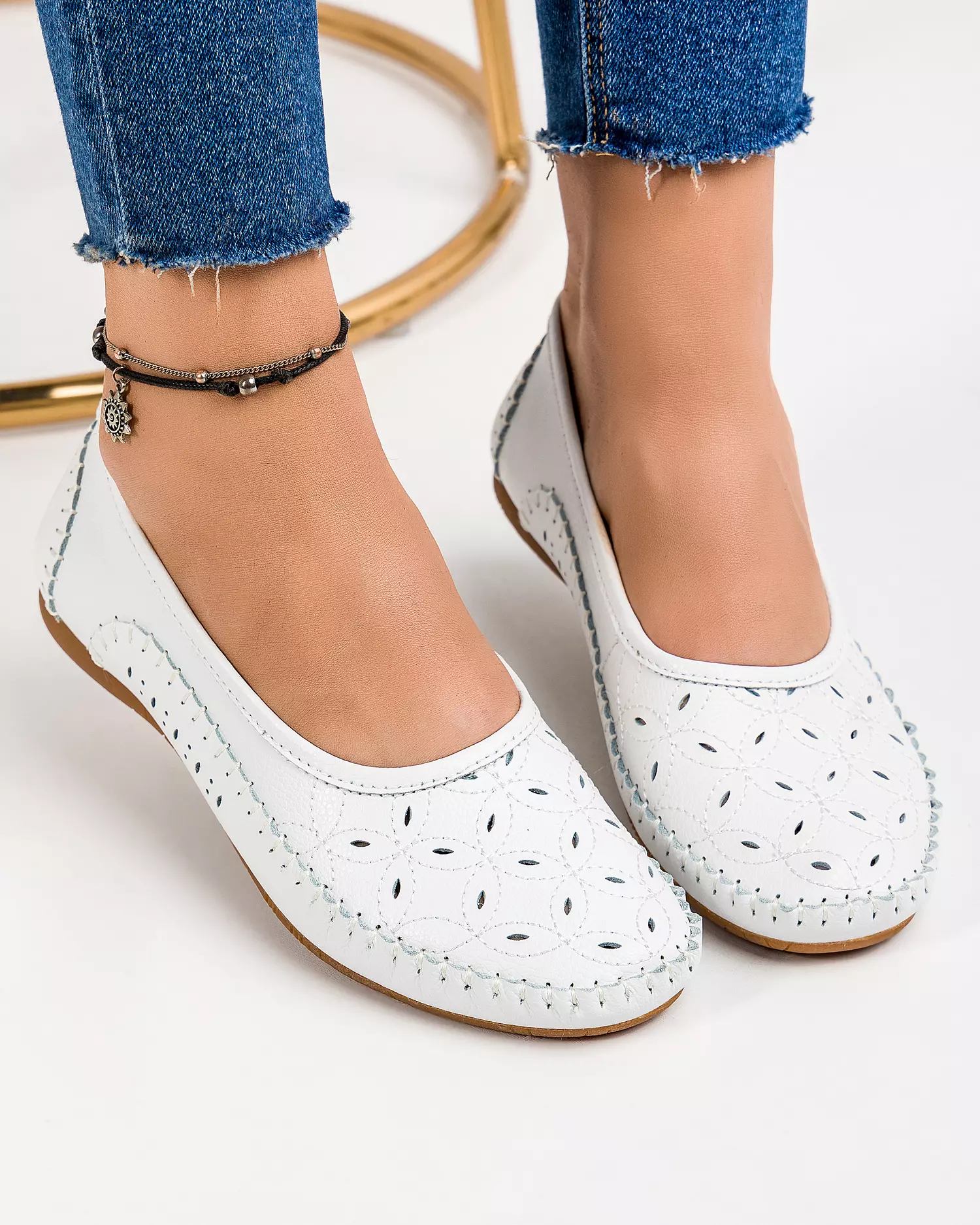 mocasini-albi-piele-naturala-cu-model-perforat-vk1024-9-50965-2.webp